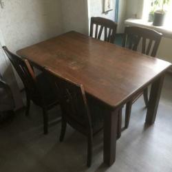 Eiken eettafel met 4 stoelen