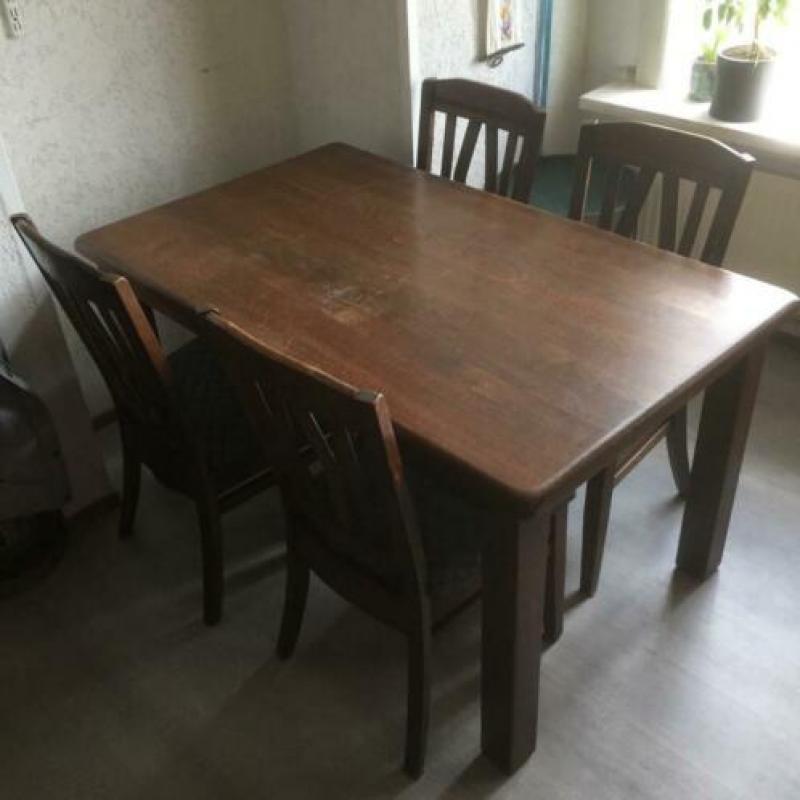 Eiken eettafel met 4 stoelen