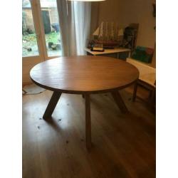 Mooie ronde tafel