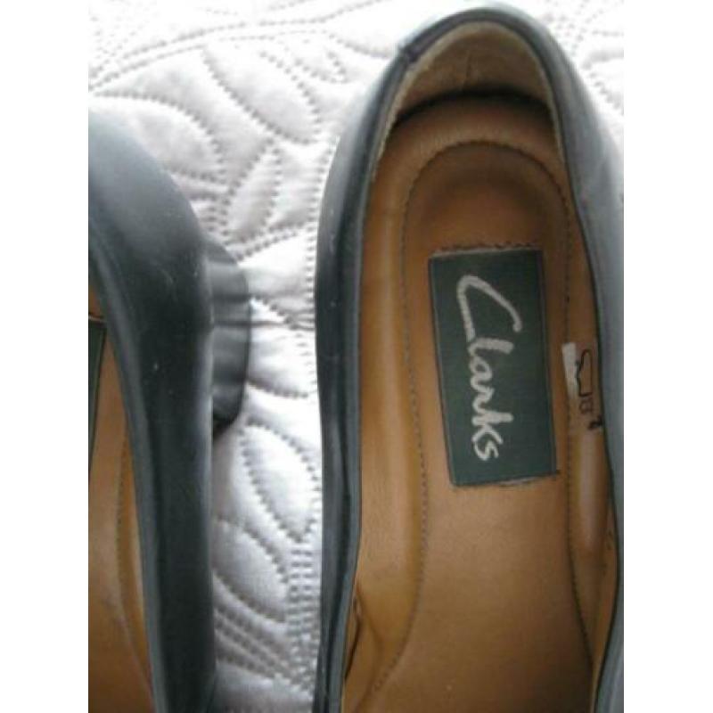 Nieuwe Clarks schoenen maat 2 of maat 34 .
