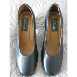 Nieuwe Clarks schoenen maat 2 of maat 34 .
