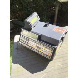 Oude buskaartjesautomaat. Geen stekker geen sleutel