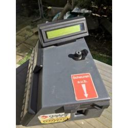 Oude buskaartjesautomaat. Geen stekker geen sleutel