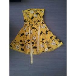 Opruiming! Vrolijke knalgele zomerjurk. Strapless. S