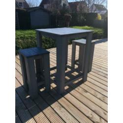 Steigerhouten sta tafel