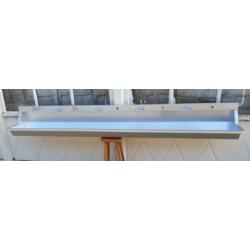 Gebruikte aluminium wasgoot, wasbak of wastrog met spatbord,