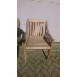 2 Engelse teak houten tuinstoelen inlclusief kussens.