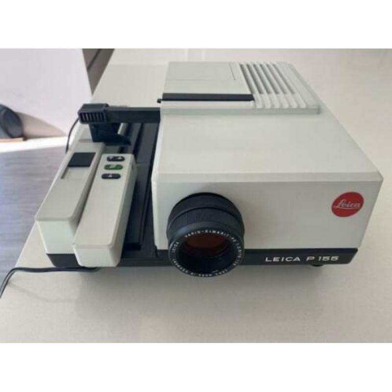 Leica Diaprojector met groot zilverscherm
