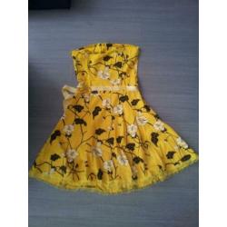 Opruiming! Vrolijke knalgele zomerjurk. Strapless. S