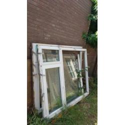 3 stuks Kunststof kozijnen met HR dubbelglas.
