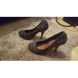 Panterprint pumps met hoge hak