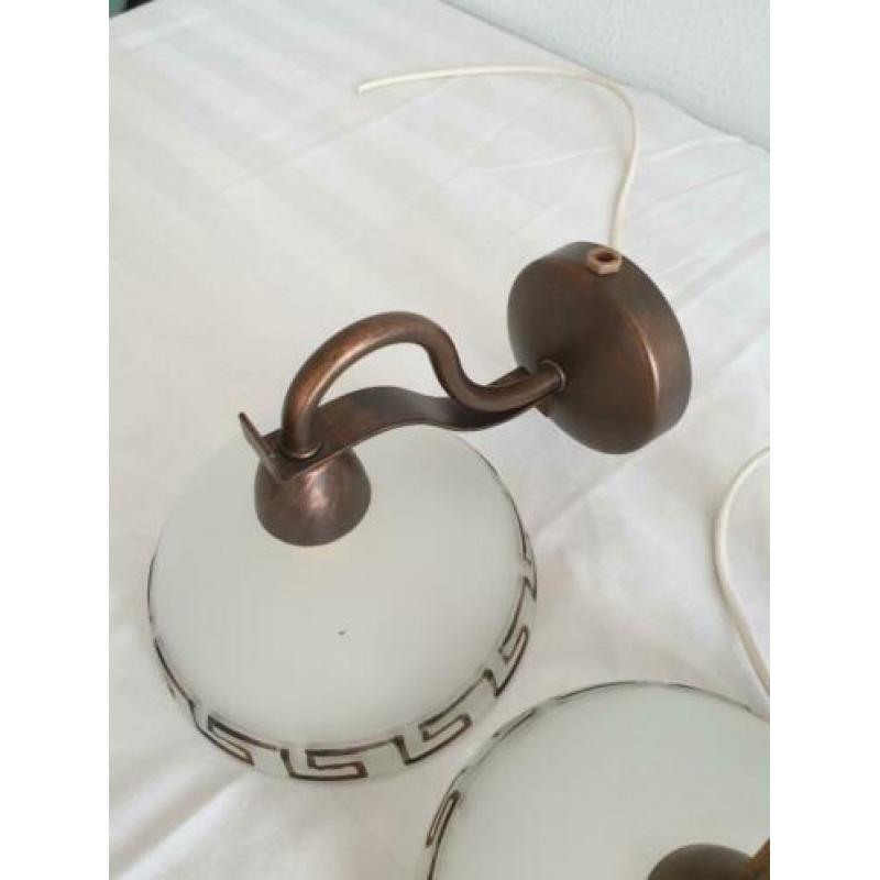 Antieke wandlampen melkglas koper