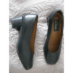 Nieuwe Clarks schoenen maat 2 of maat 34 .