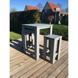 Steigerhouten sta tafel