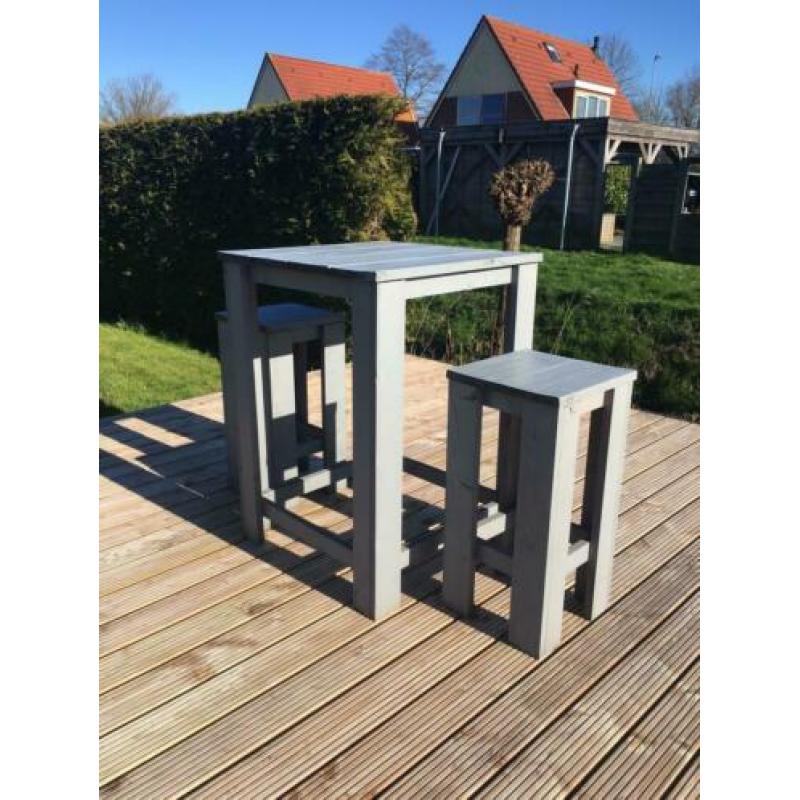 Steigerhouten sta tafel