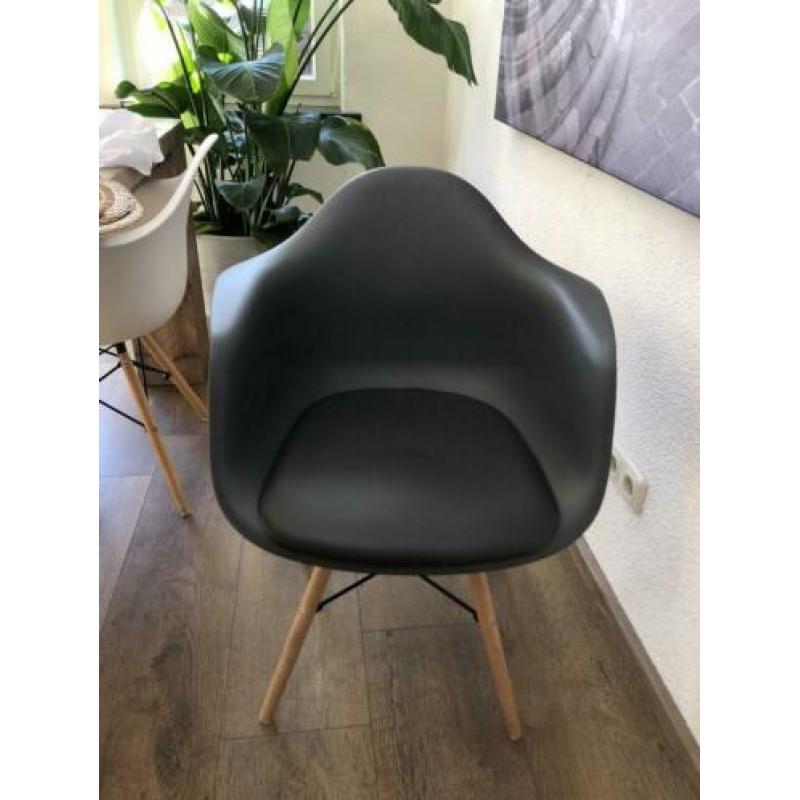 6 eetkamer stoelen (5wit1grijs)