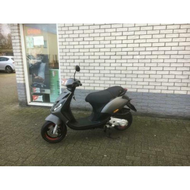 Gave piaggio zip sp 45km brom mat grijs bj2019 3000km