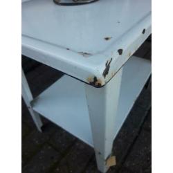 Industriële ijzer tafeltje. Stoer