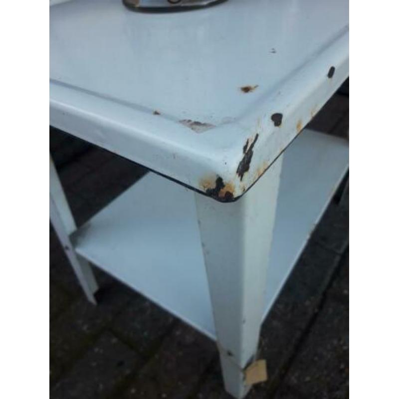 Industriële ijzer tafeltje. Stoer