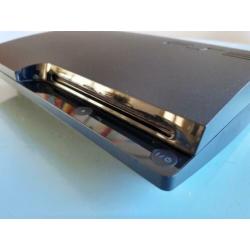 PS 3 met 2 controllers en div. spelletjes