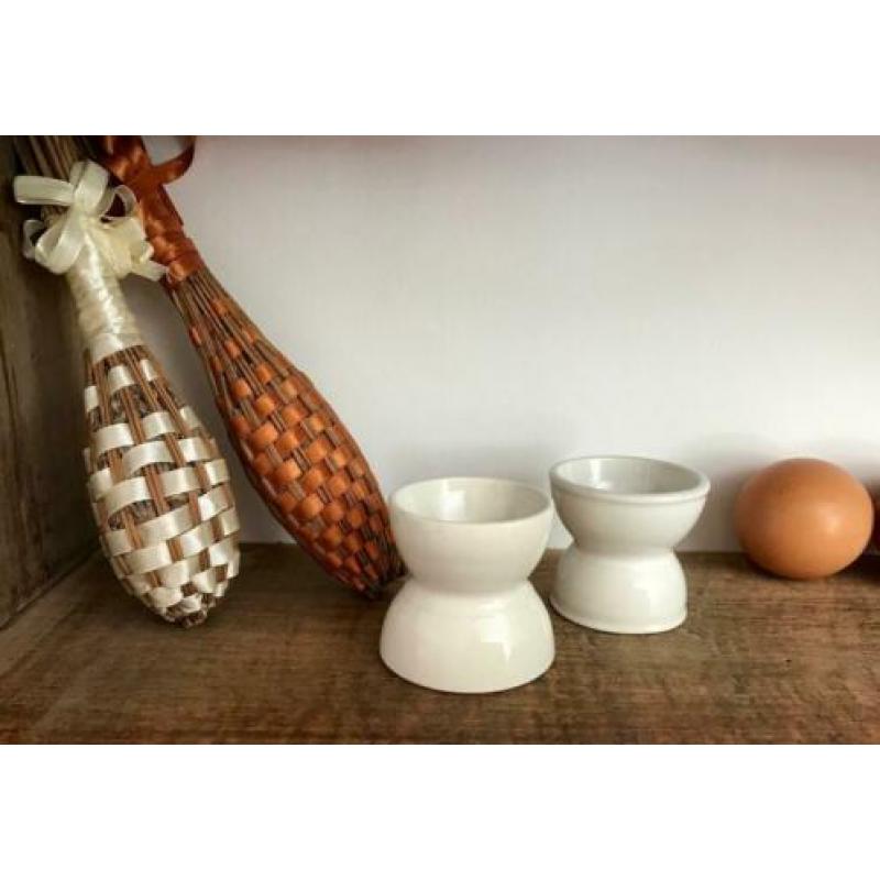 Twee diabolo eierdopjes (vieux coquetiers) uit Frankrijk