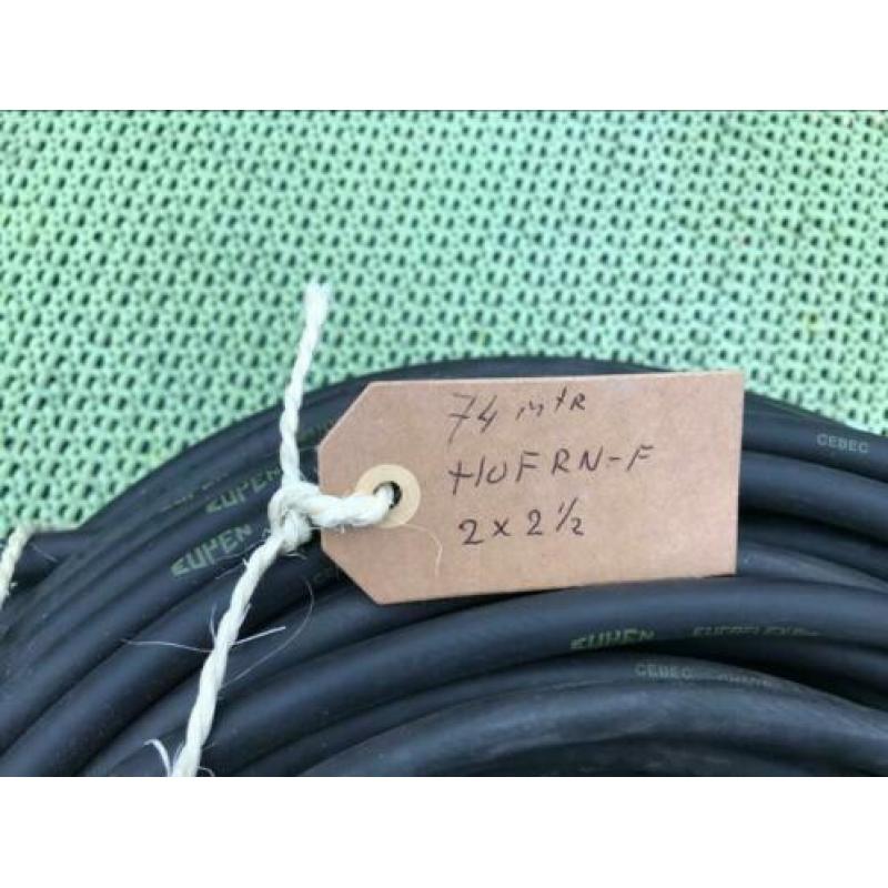74 mtr. Rubber snoer 2x2.5 mm2