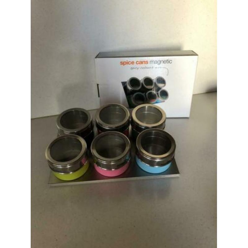 Magnetische kruiden blikjes