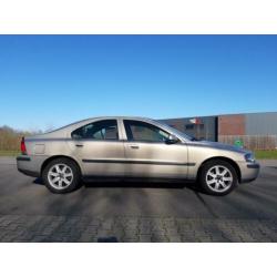 Volvo S60 2.4i 5 cilinder 140PK 2001 Beige