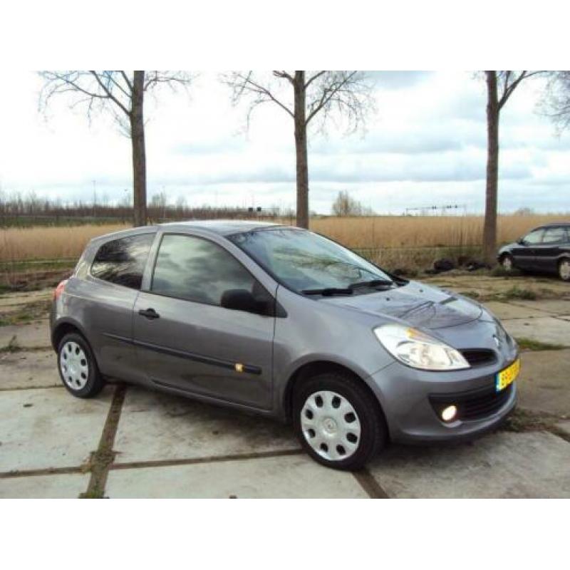 Renault Clio 1.2-16V Special Line