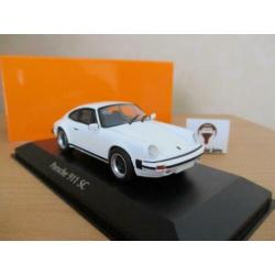 Porsche 911 SC 1979 wit van Maxichamps 1:43