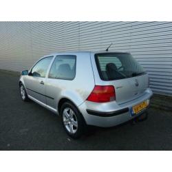Volkswagen Golf 1.6 Trendline Automaat (bj 2001)