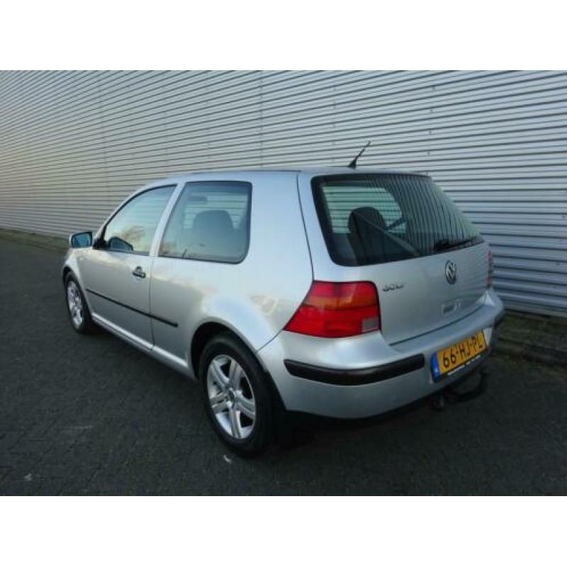 Volkswagen Golf 1.6 Trendline Automaat (bj 2001)