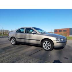 Volvo S60 2.4i 5 cilinder 140PK 2001 Beige