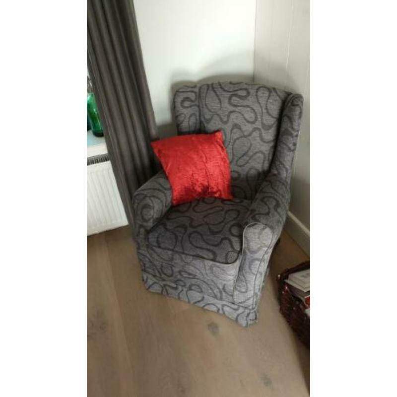 Oorfauteuil grijs. Verkeerd in nieuwstaat.
