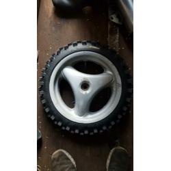 Yamaha neo's wielen met crossbanden