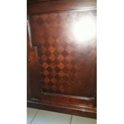 Antieke mahoniehouten kast