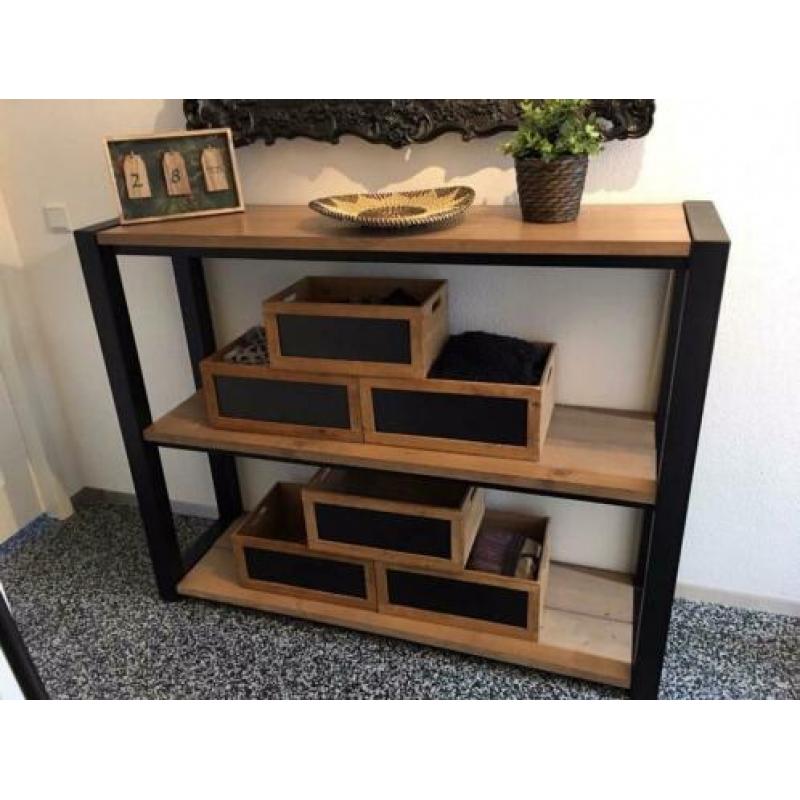 Diverse sidetables nieuw en op maat gemaakt.