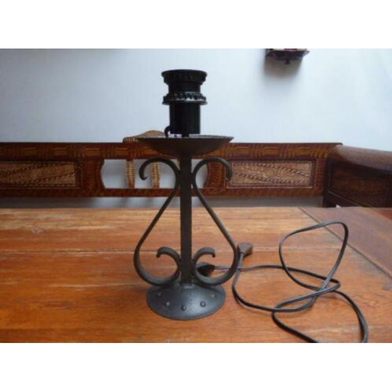 Smeedijzeren art deco lamp