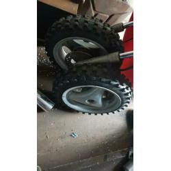 Yamaha neo's wielen met crossbanden