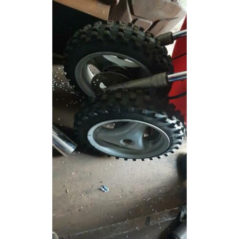 Yamaha neo's wielen met crossbanden