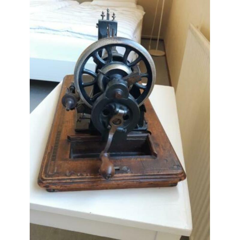 Ouderwetse naaimachine.