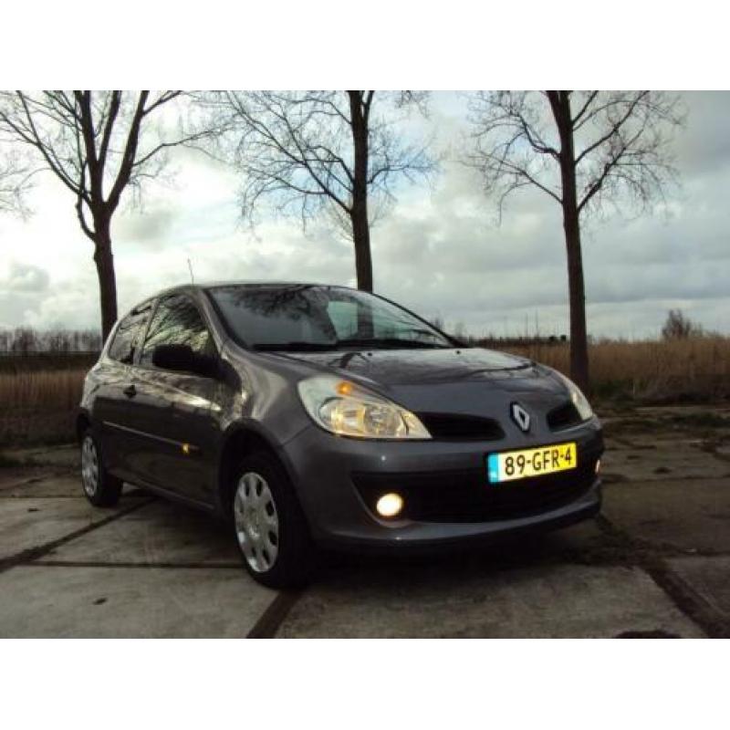 Renault Clio 1.2-16V Special Line