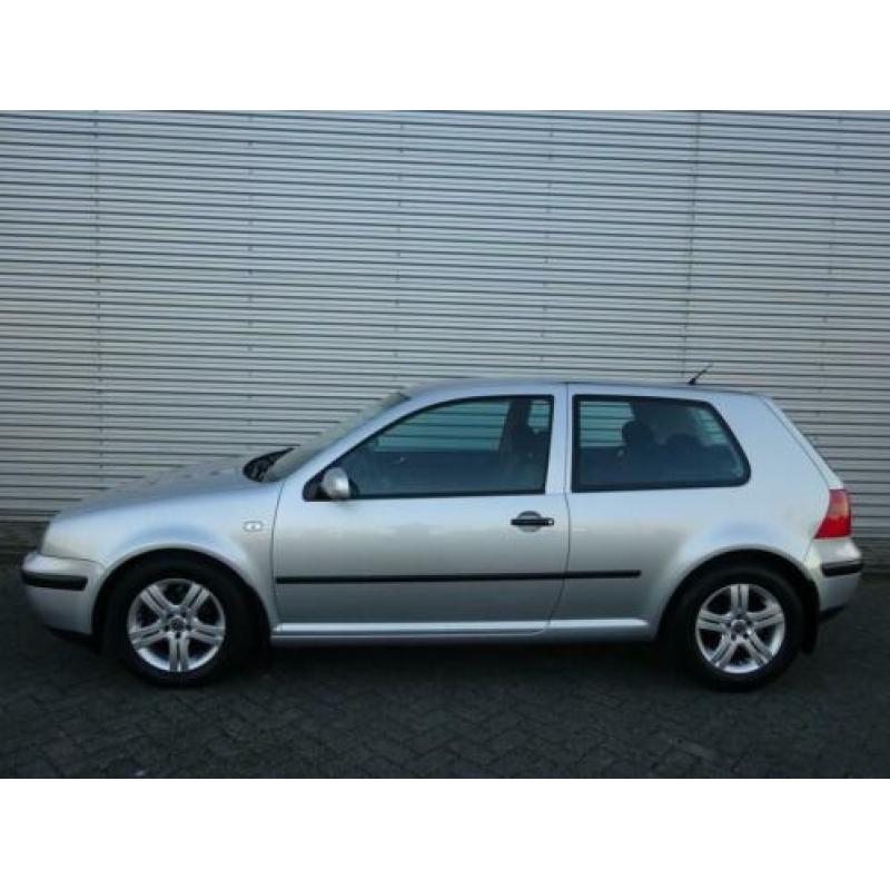 Volkswagen Golf 1.6 Trendline Automaat (bj 2001)