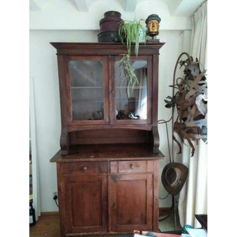 Oude vitrine/buffetkast bieden vanaf 50 euro