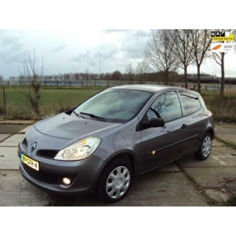 Renault Clio 1.2-16V Special Line