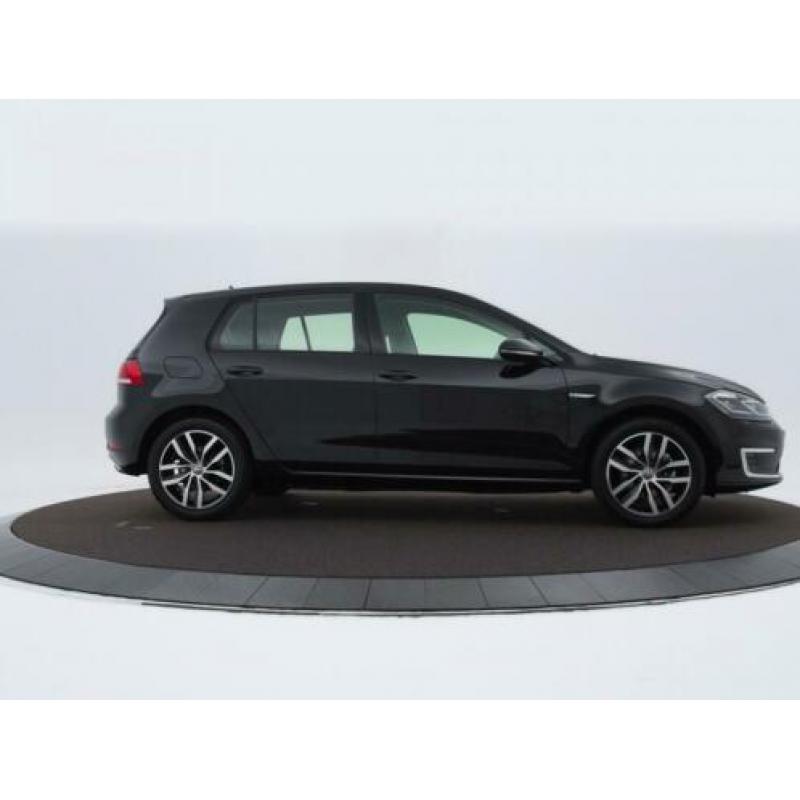 Volkswagen e-Golf E-DITION | Achteruitrijcamera | Getint gla