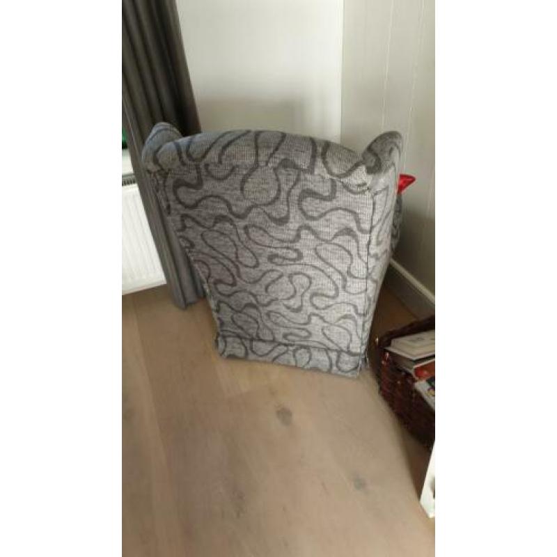 Oorfauteuil grijs. Verkeerd in nieuwstaat.