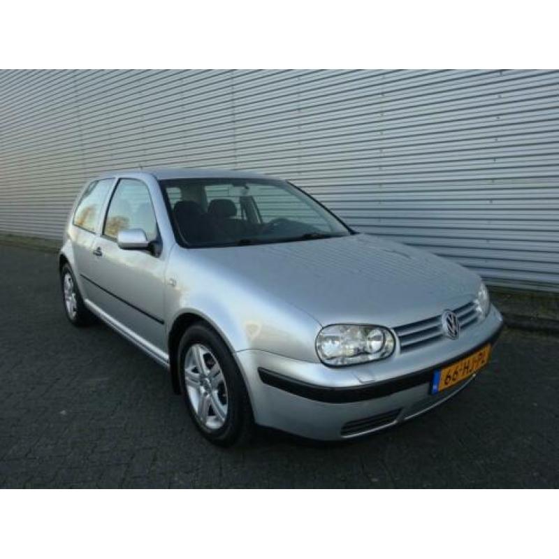 Volkswagen Golf 1.6 Trendline Automaat (bj 2001)