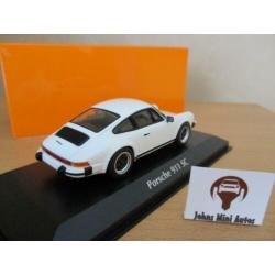 Porsche 911 SC 1979 wit van Maxichamps 1:43