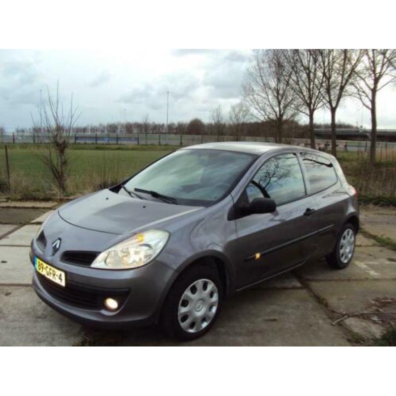 Renault Clio 1.2-16V Special Line